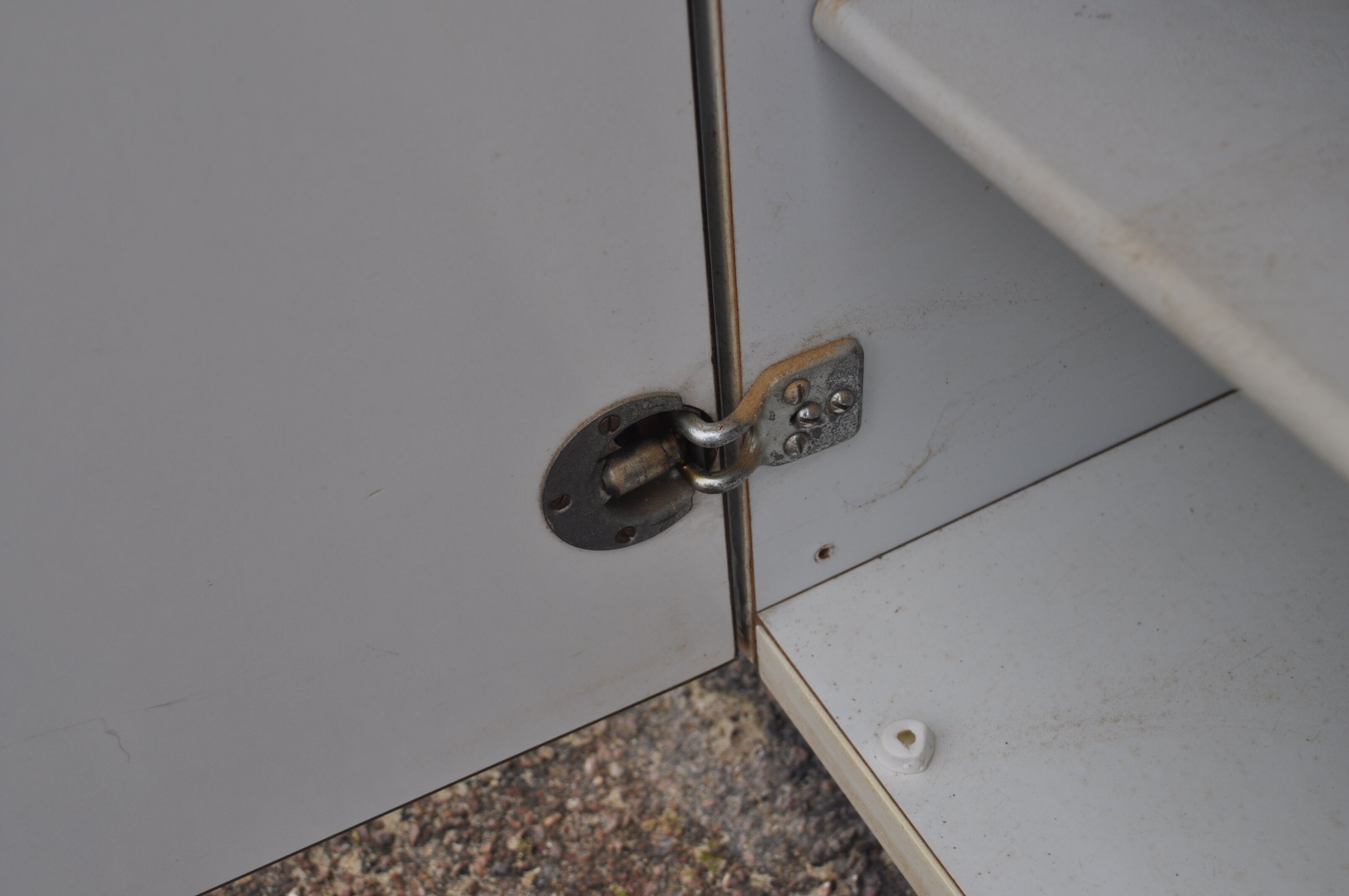 Wall cupboard in formica