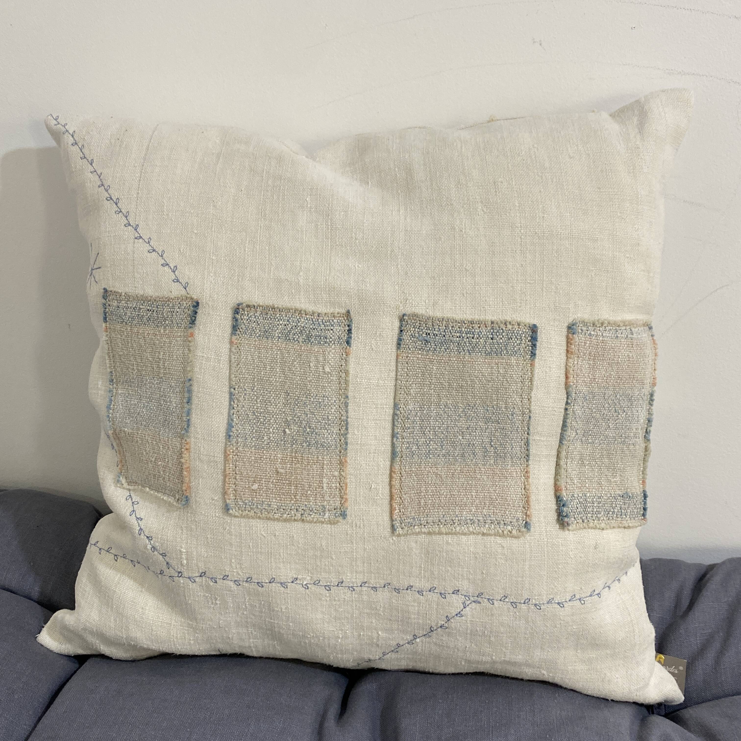 Cushion in old canvas Kilim style