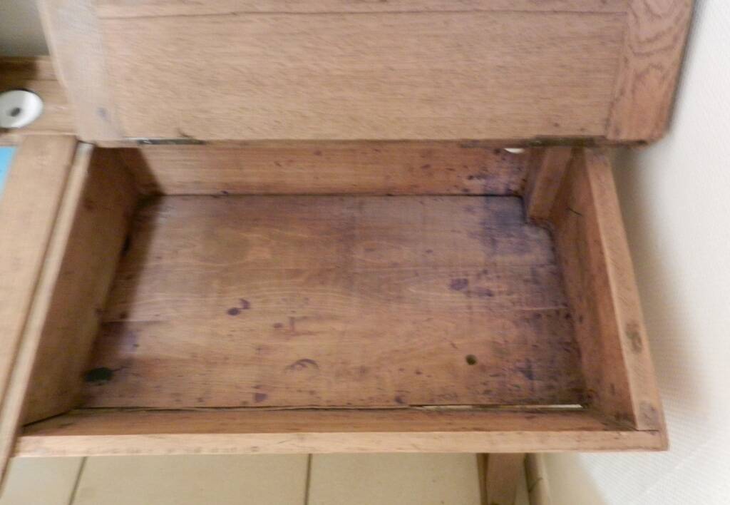 Old school desk with 2 seats and opening lockers