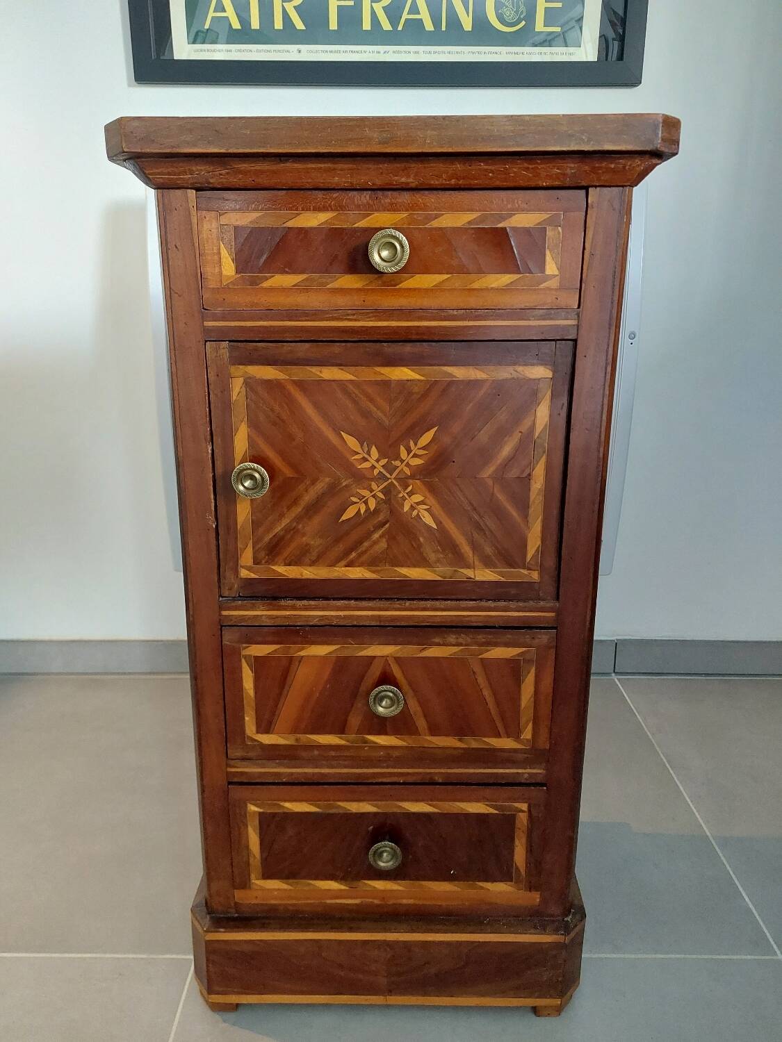 Antique chest of drawers