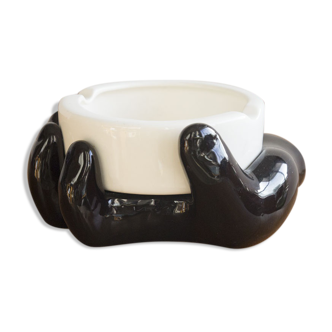 Hand ashtray