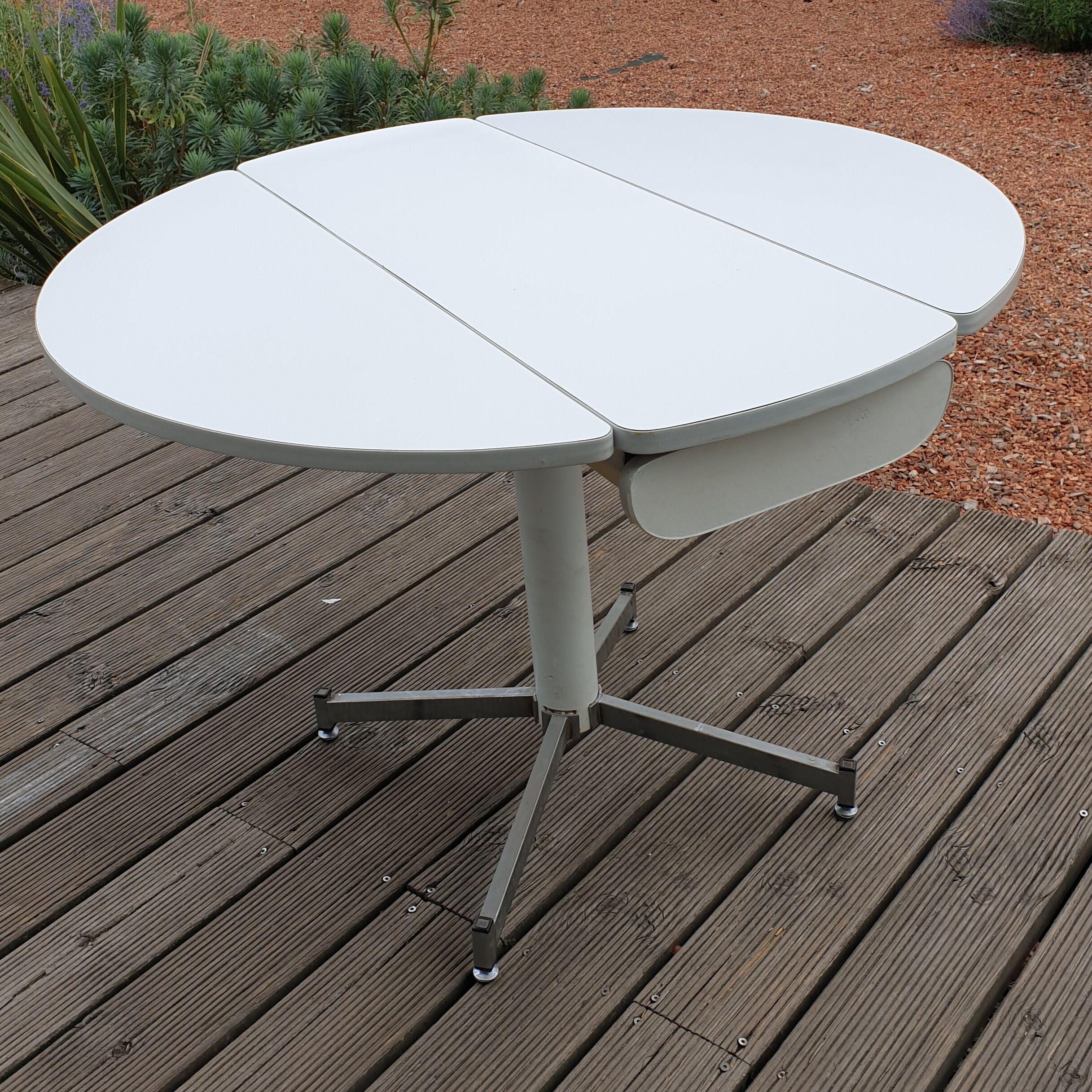 Sogemap formica vintage roundtable