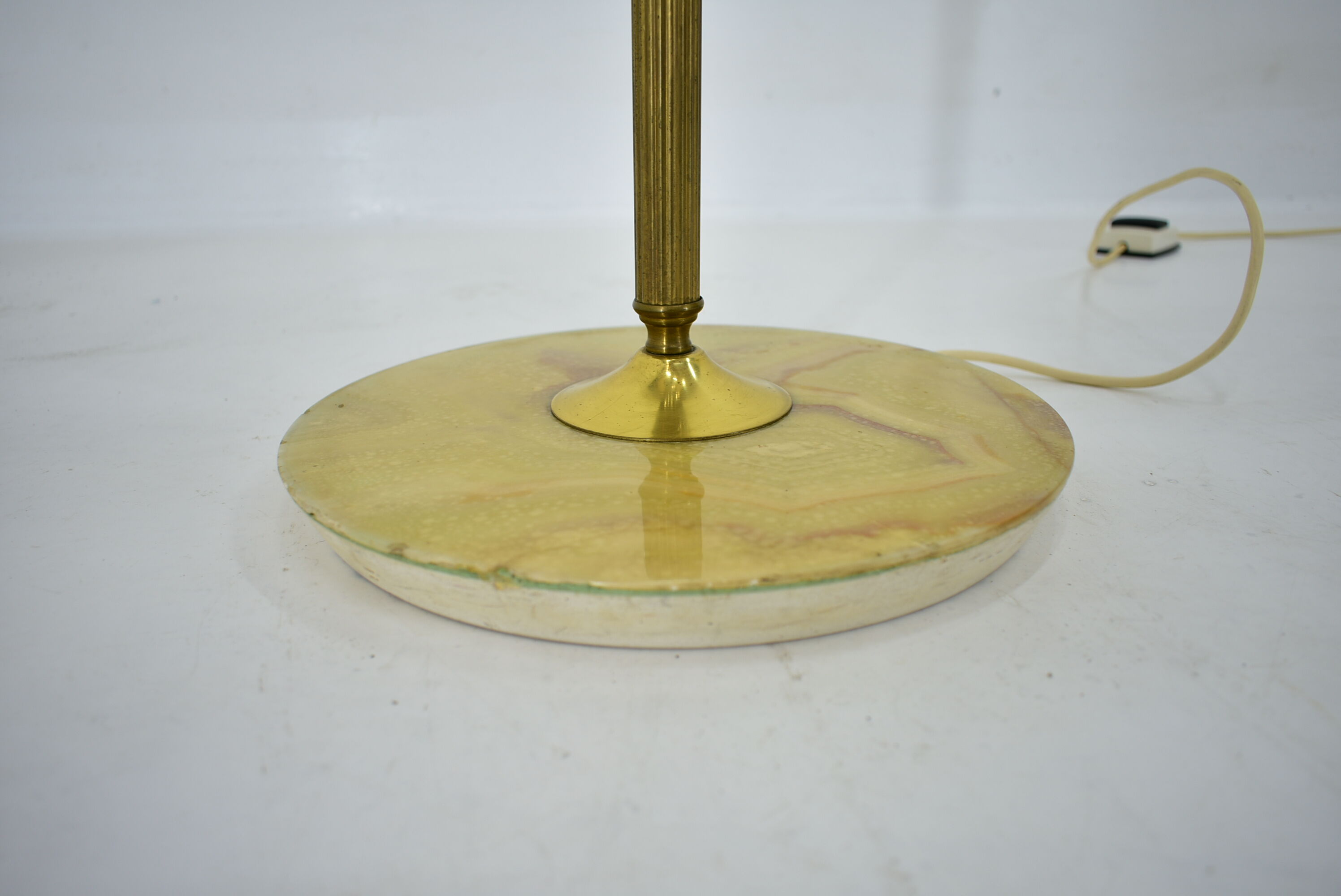 Czechoslovakia mid-century floor lamp in alabaster and brass, 1950s