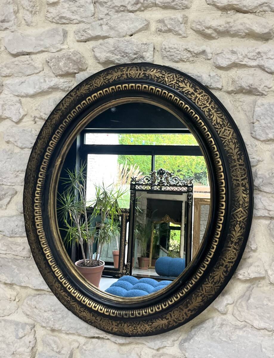 Miroir ancien 61,5/53,5cm ovale époque Napoléon III, noir et doré