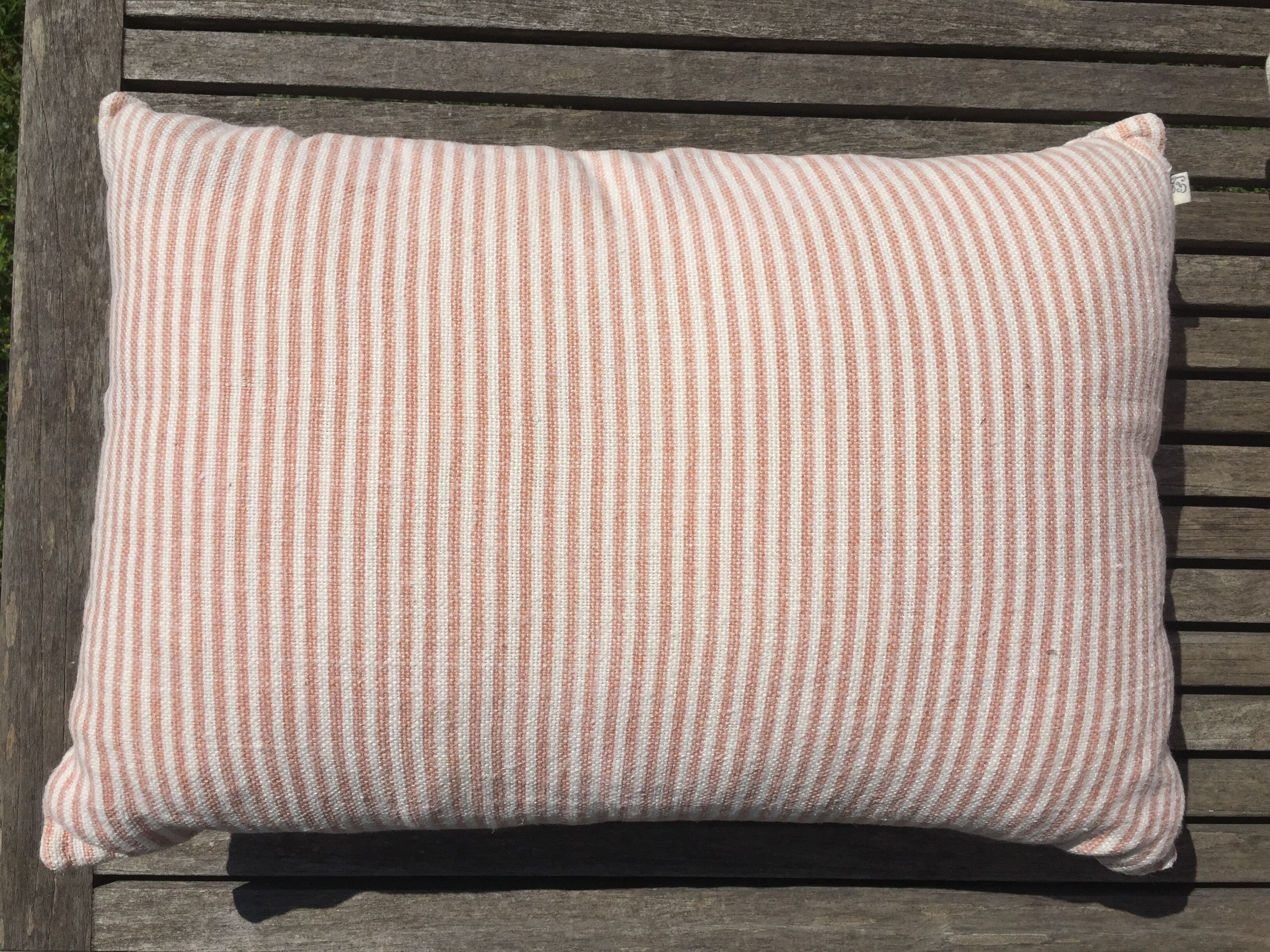 2 cushions stripes pink
