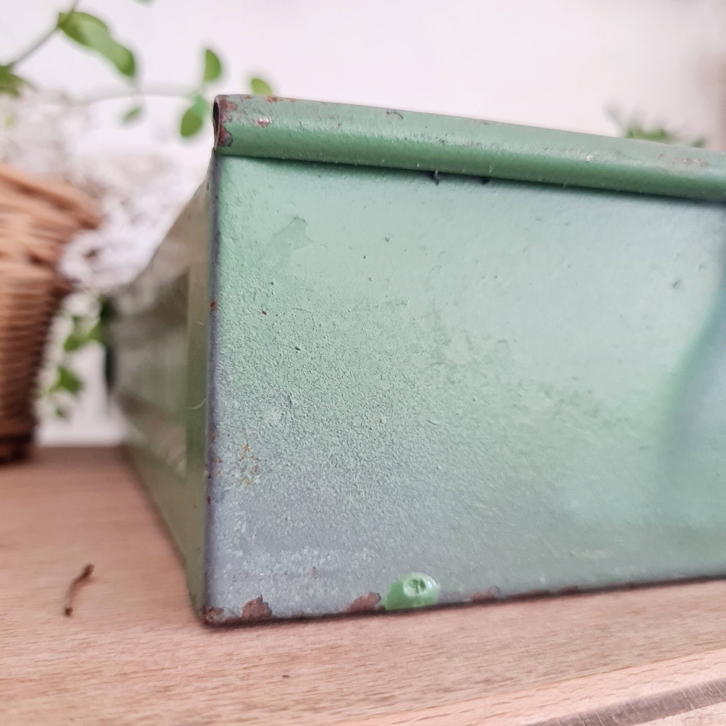 Green metal workshop drawer - tray