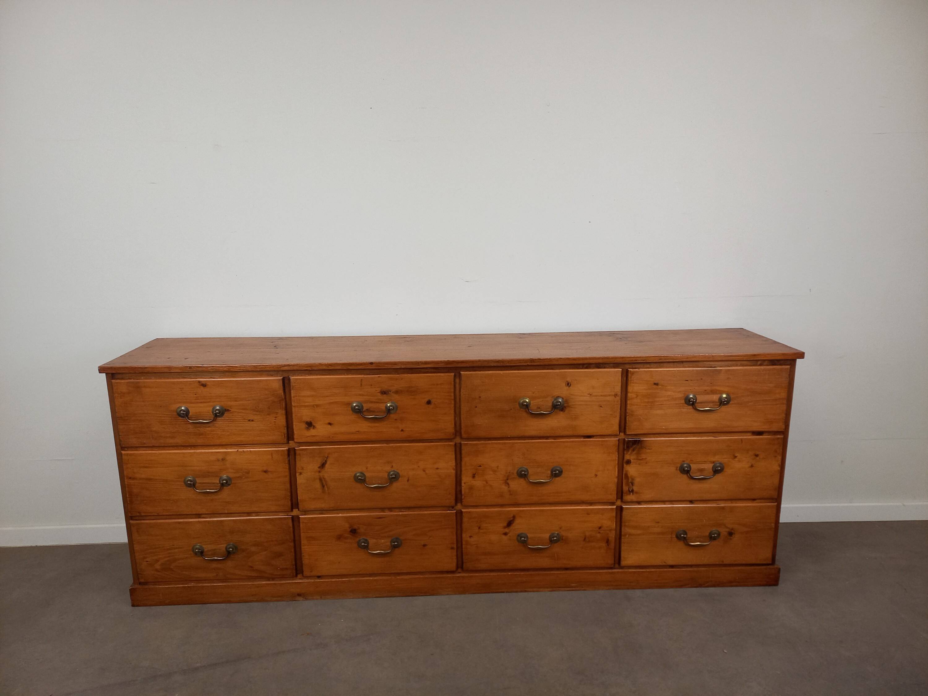 Meuble de métier à tiroirs