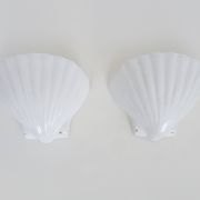Pair of shell wall lights, in white ceramic. 80s 90s