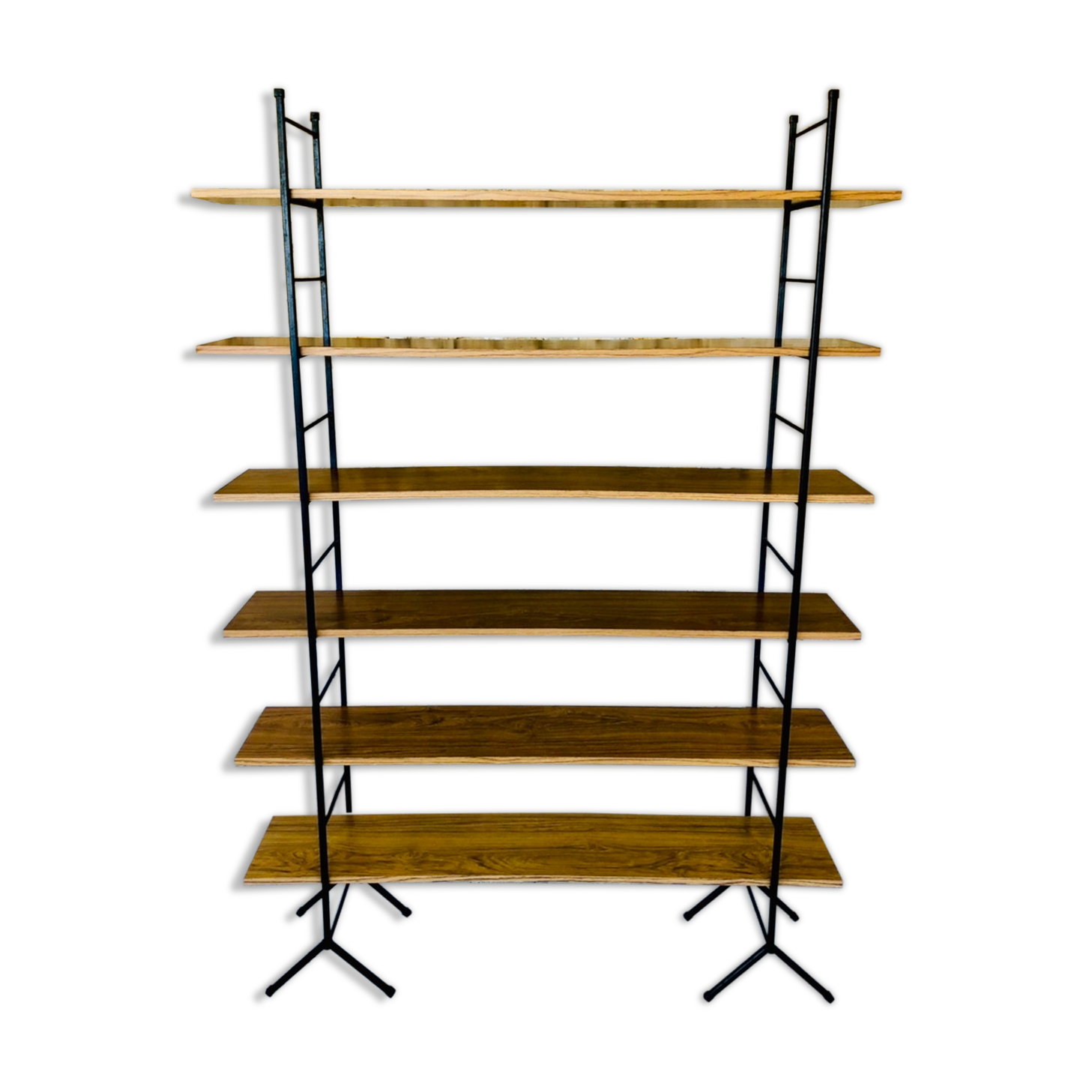 Wall system has 6 Scandinavian modular shelves