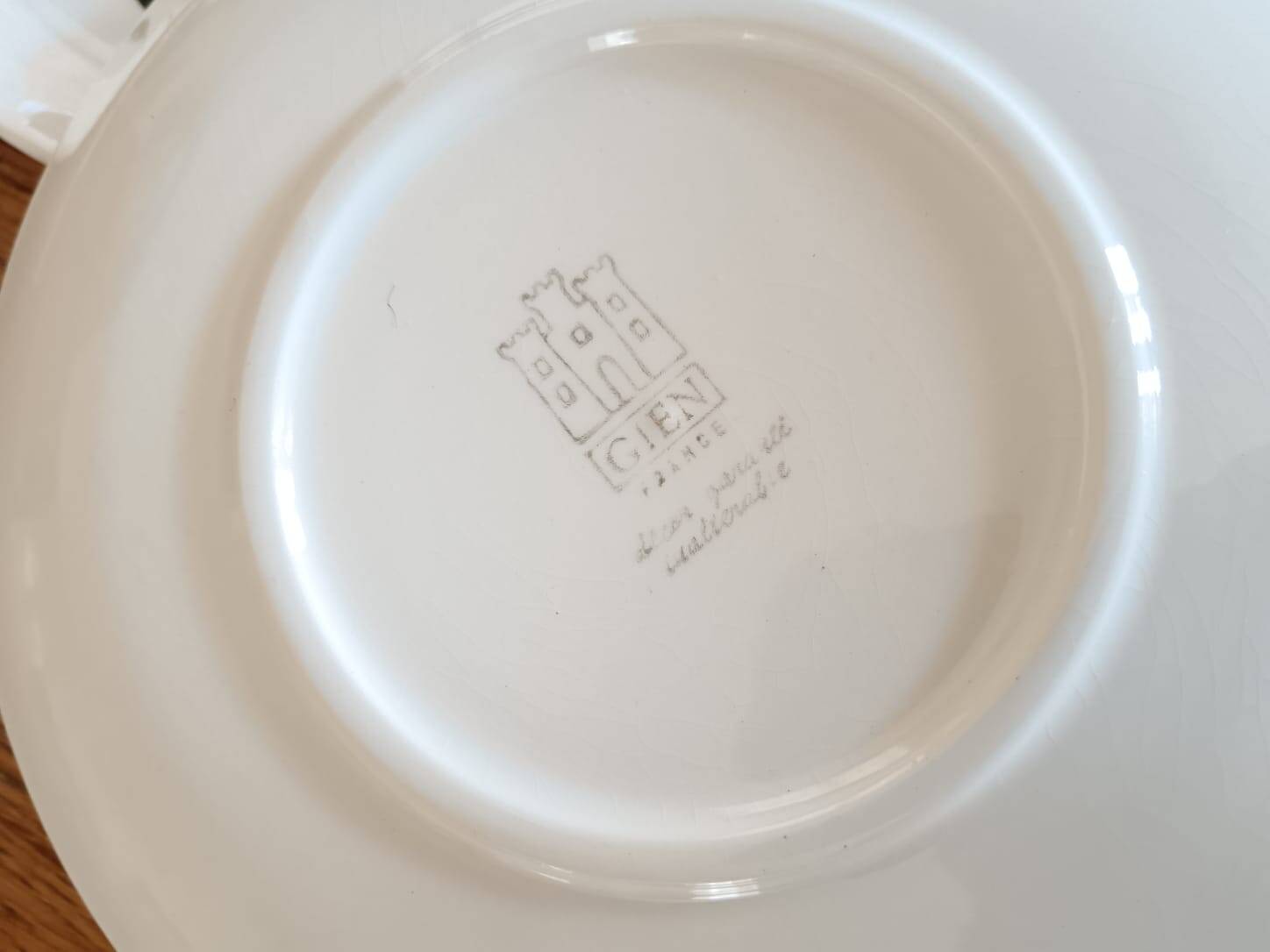 Gien plates