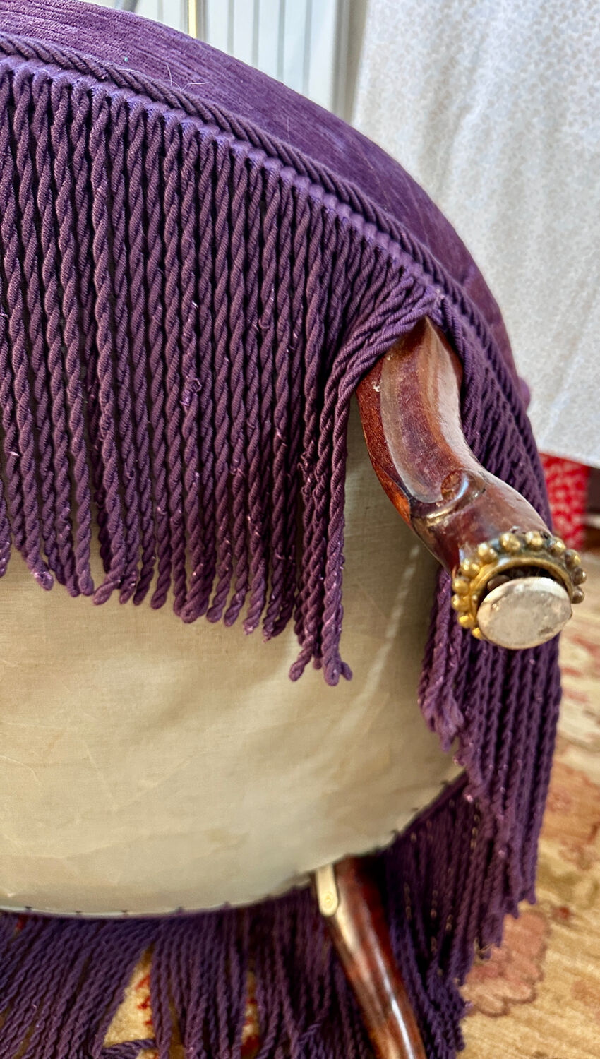 Large armchair, pouffe, purple in velvet.