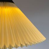 Plafonnier avec abat-jour en papier de design danois par Le Klint des années 1960