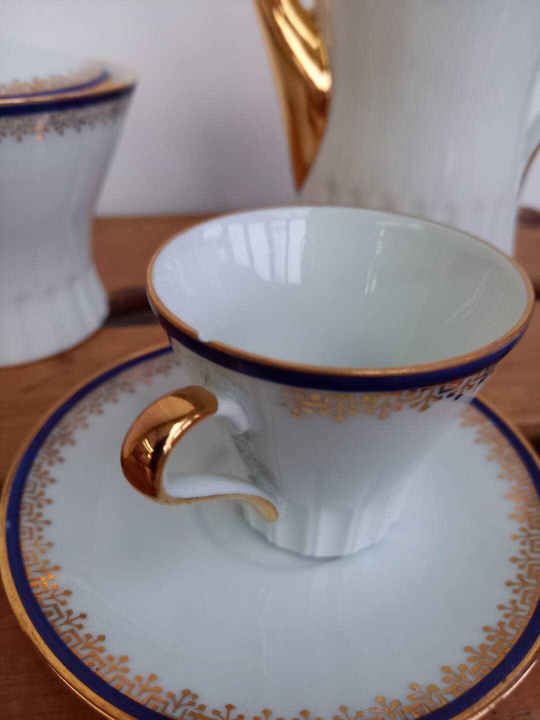 Coffee pot, sugar pot, 1 cup and saucer.