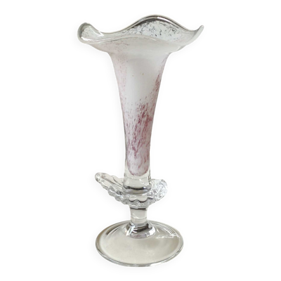 Vase Soliflore Peter Kaspar/Au design floral, col collerette. En verre d Art soufflé, moucheté violine. Inclusion coquillage. Dim 26,5 x 13 cm