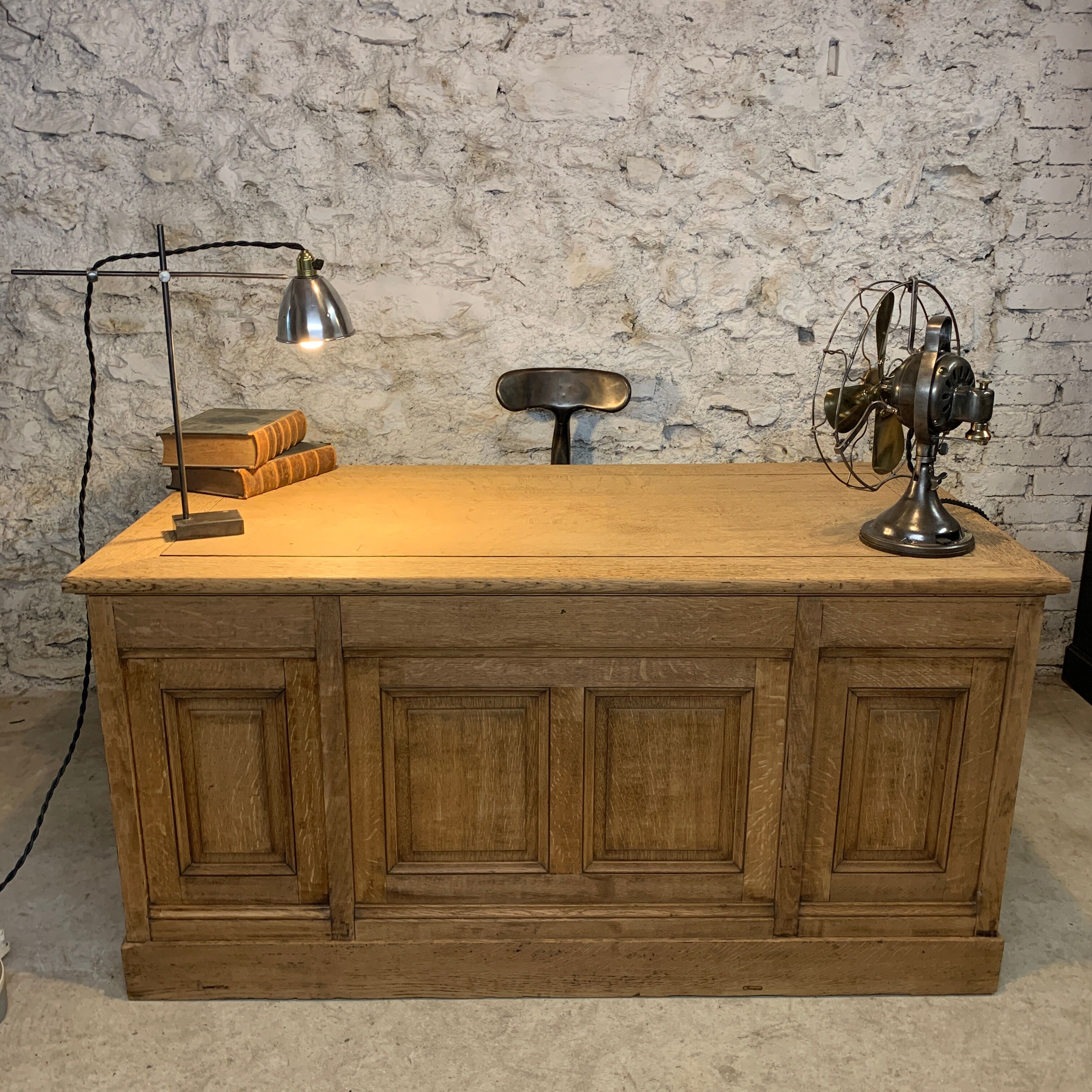 Former oak desk of the BNF