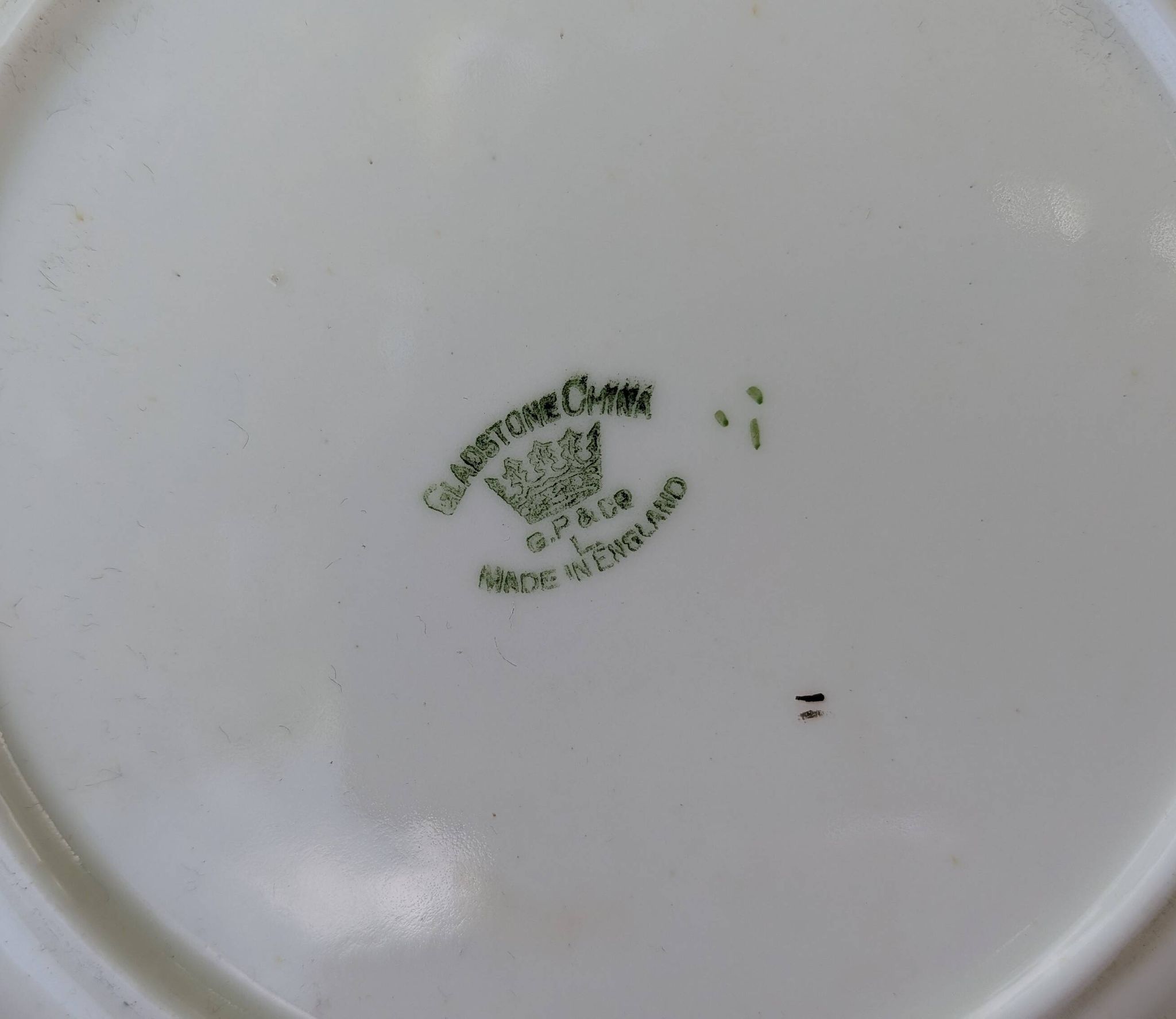Pair of English Art Deco dishes Gladstone