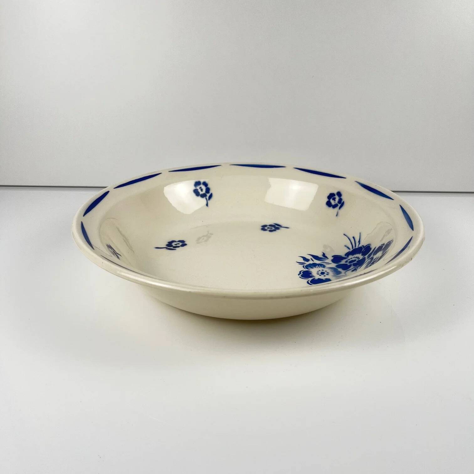 Half-porcelain salad bowl from Badonviller, blue flower pattern, early 20th century.