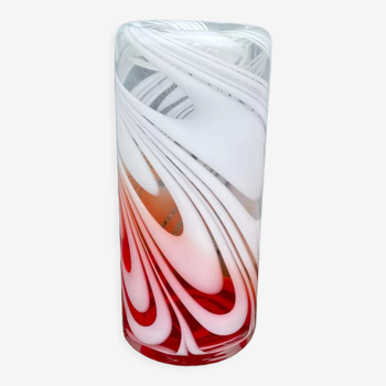 Vase en verre moderne soufflé à la main du milieu du siècle « Vase en verre flamme