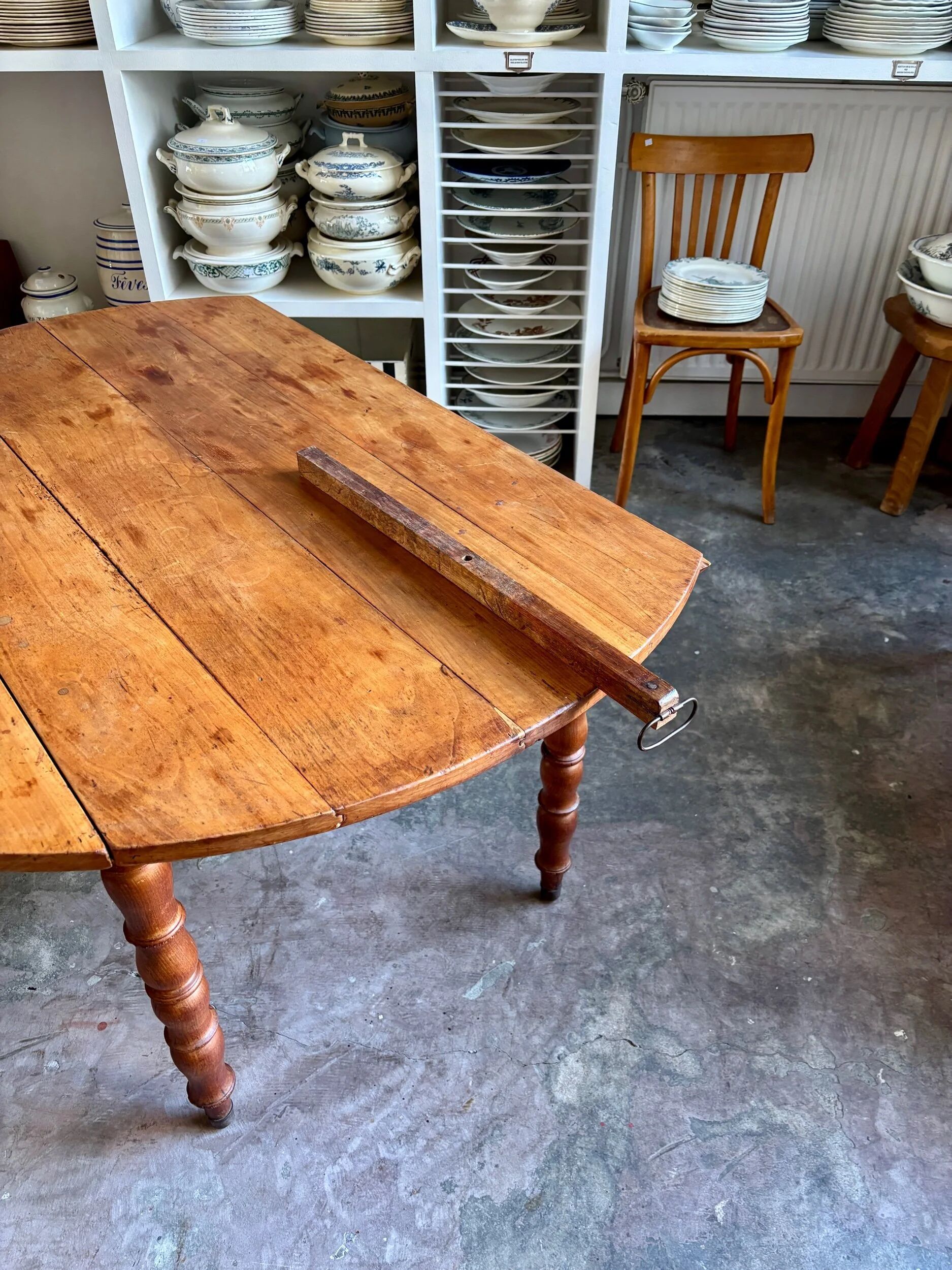 Dining table with 2 leaves in wood ⌀ 120 cm