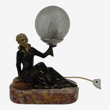 Lampe de bureau art déco femme assise avec globe