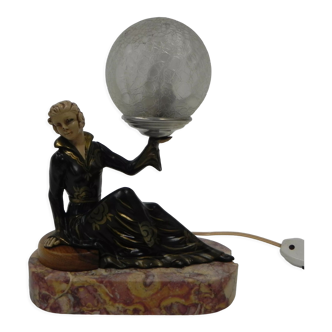 Lampe de bureau art déco femme assise avec globe