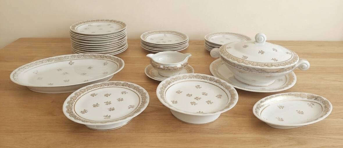 Complete grand table service, Limoges porcelain and gilding, LOT 1