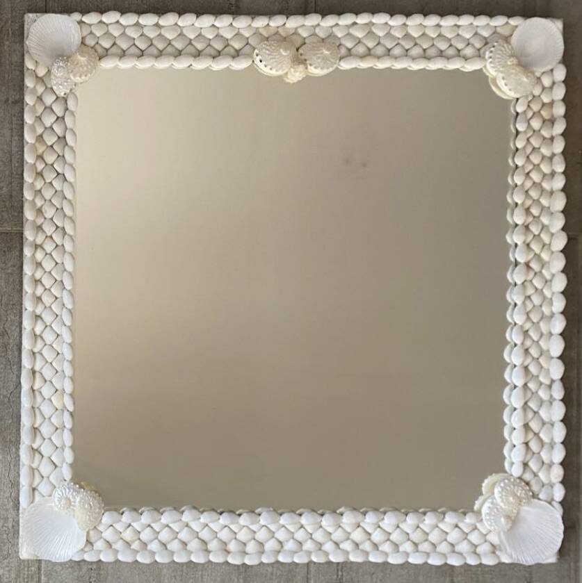Miroir en bois et coquillages