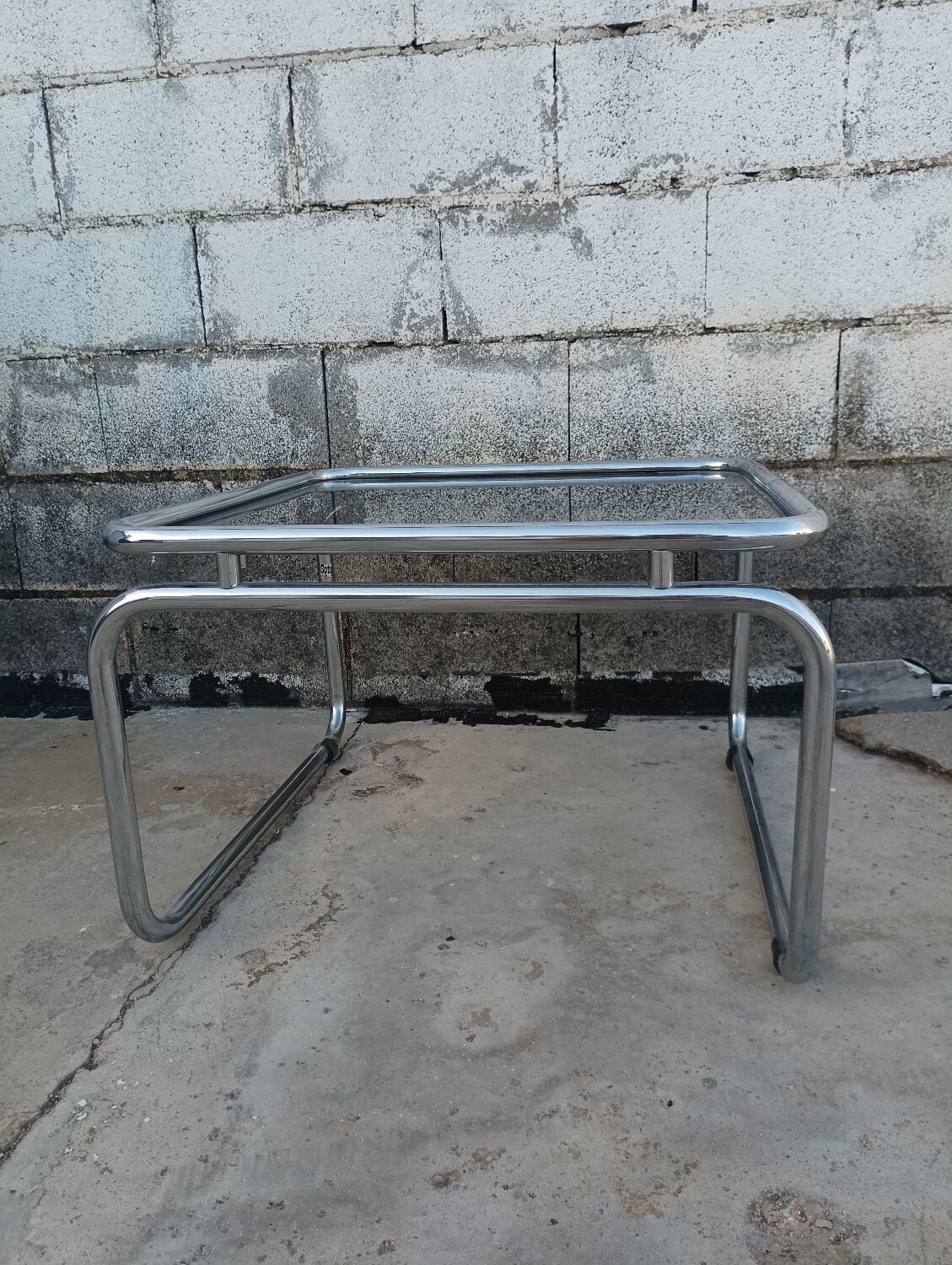 Tubular steel table from the 70s