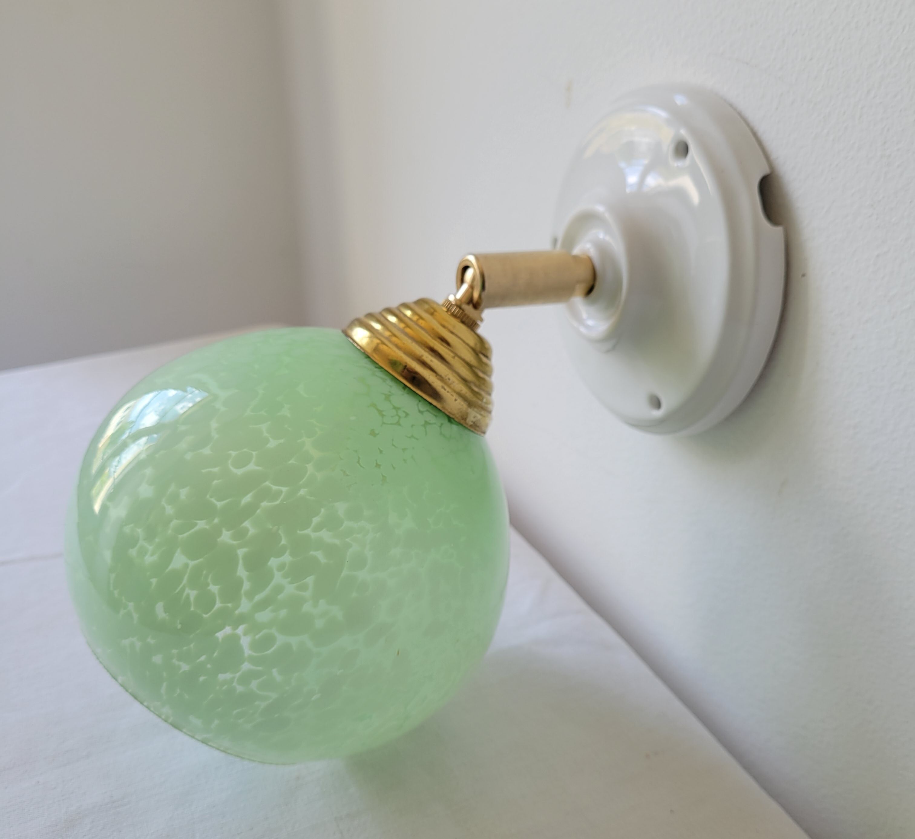 Wall lamp in Clichy glass and porcelain