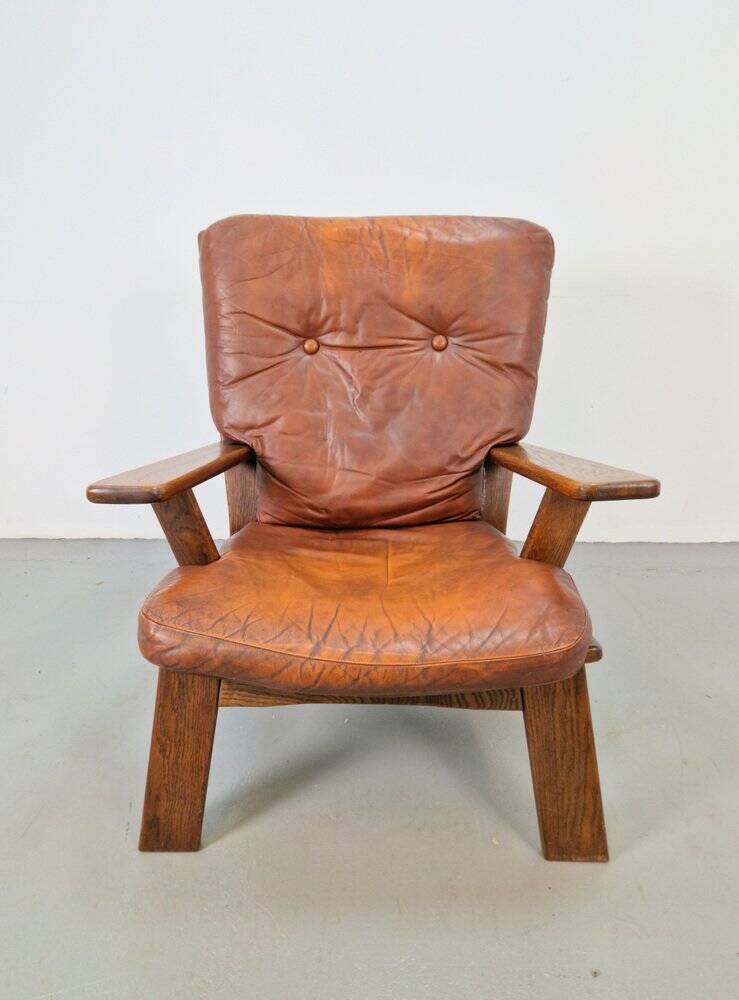 Fauteuil en bois brutaliste avec revêtement en cuir marron, Allemagne, années 1960.