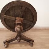 Table ronde en noyer XIXème