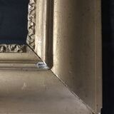 Wooden frame decorated with a frieze.