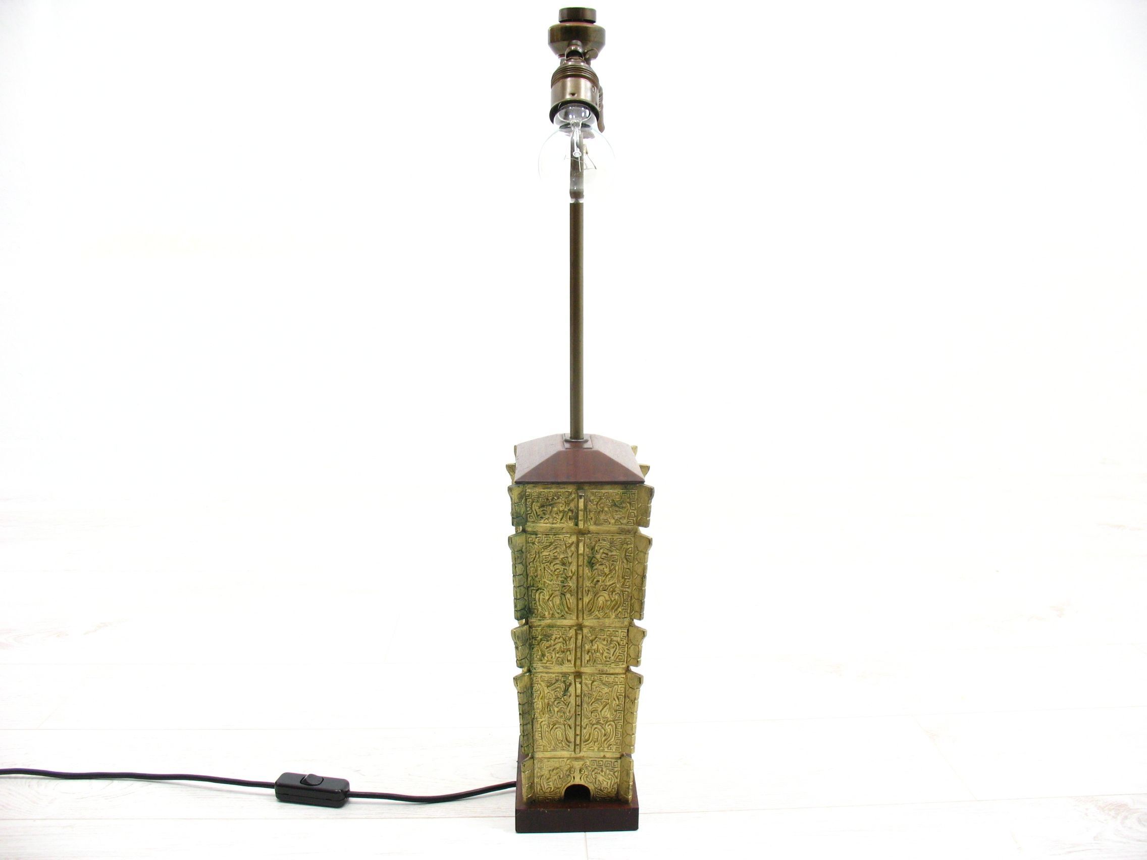 Lampe en bronze de style archaïque chinois 1940 / 1950 s