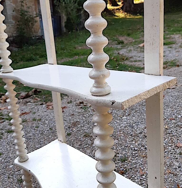 charming curved shelf with 2 turned wooden supports
