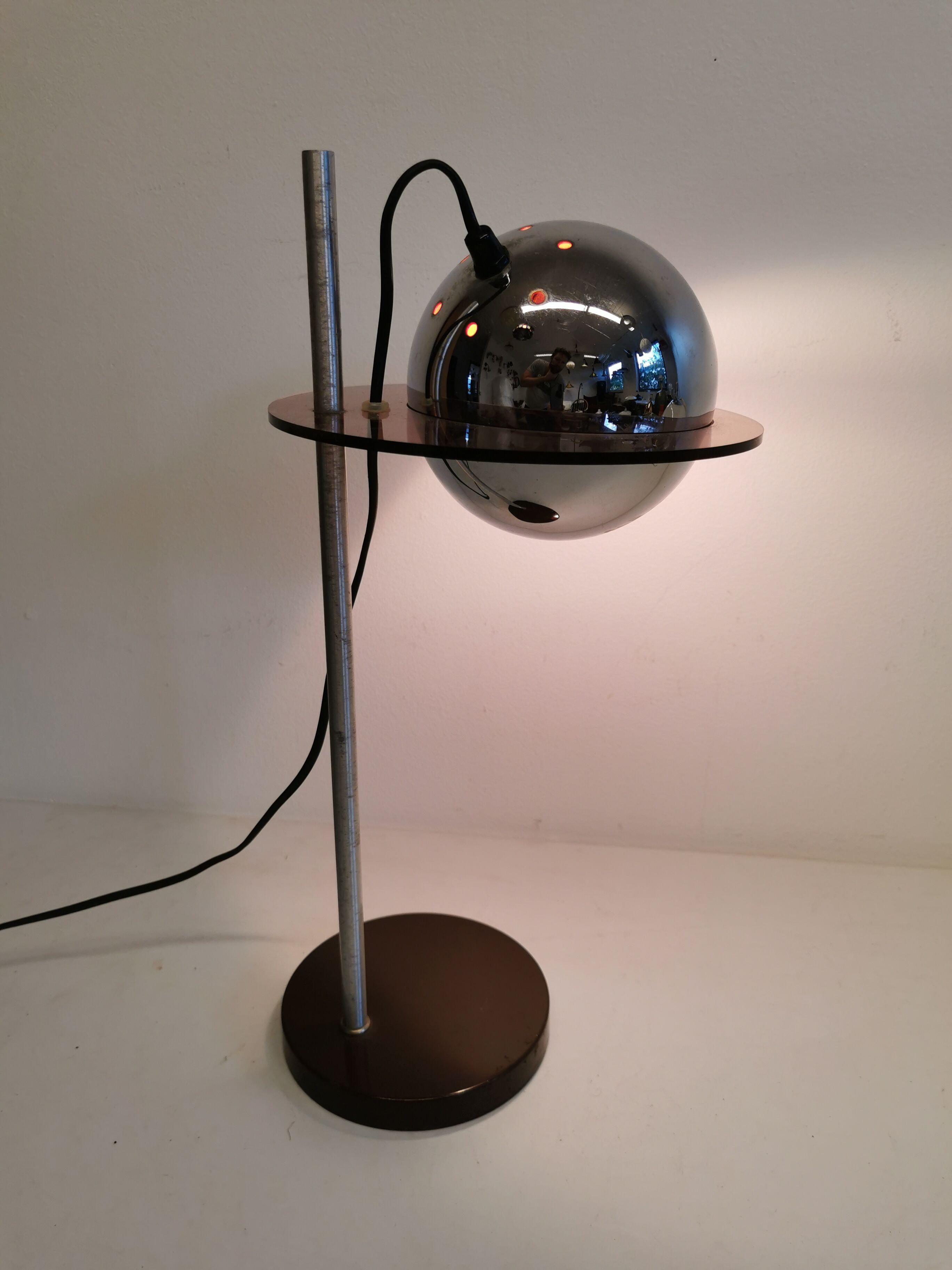 Lampe de table Space Age, en aluminium, métal et plexi plastique