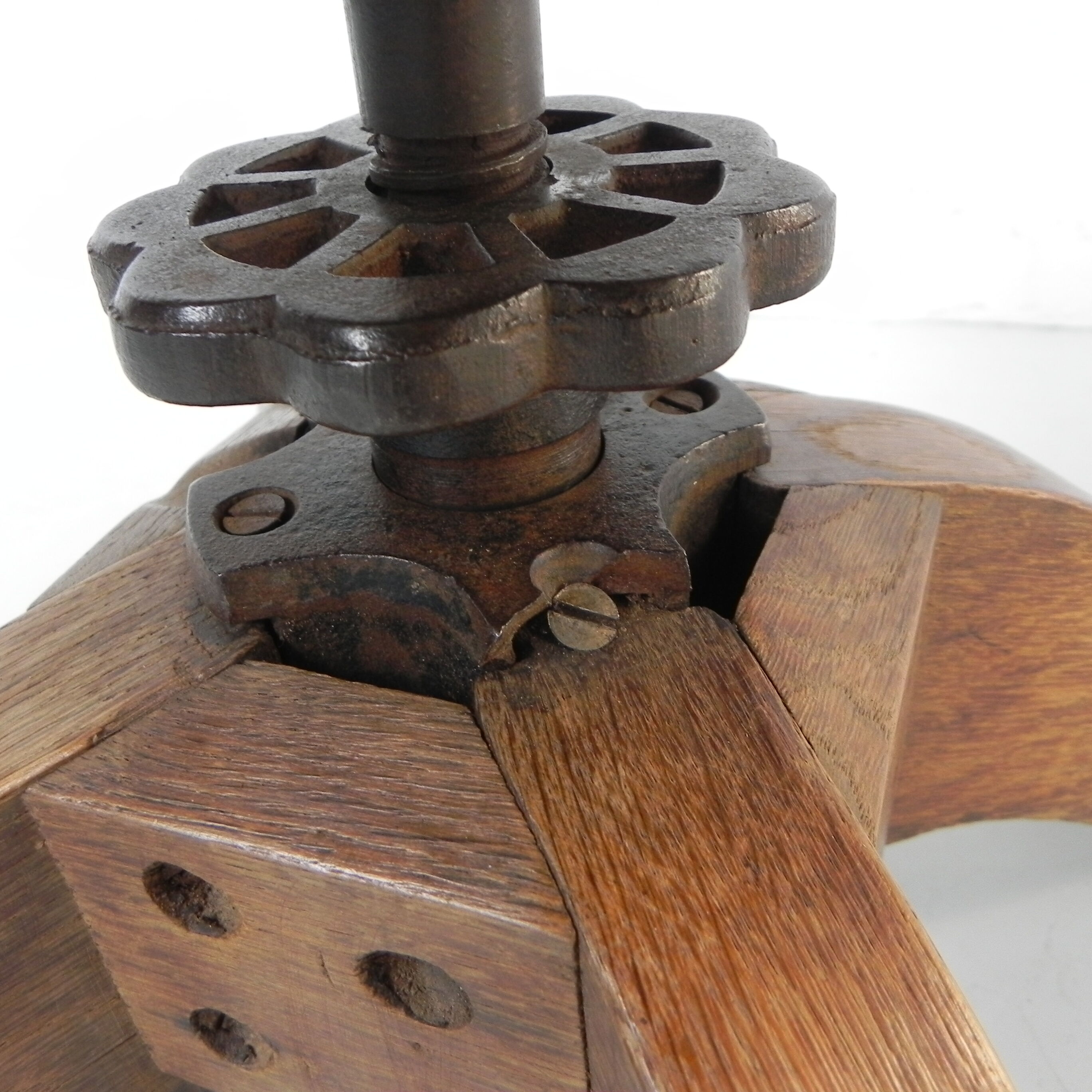 Oak office chair with spring mechanism and armrests