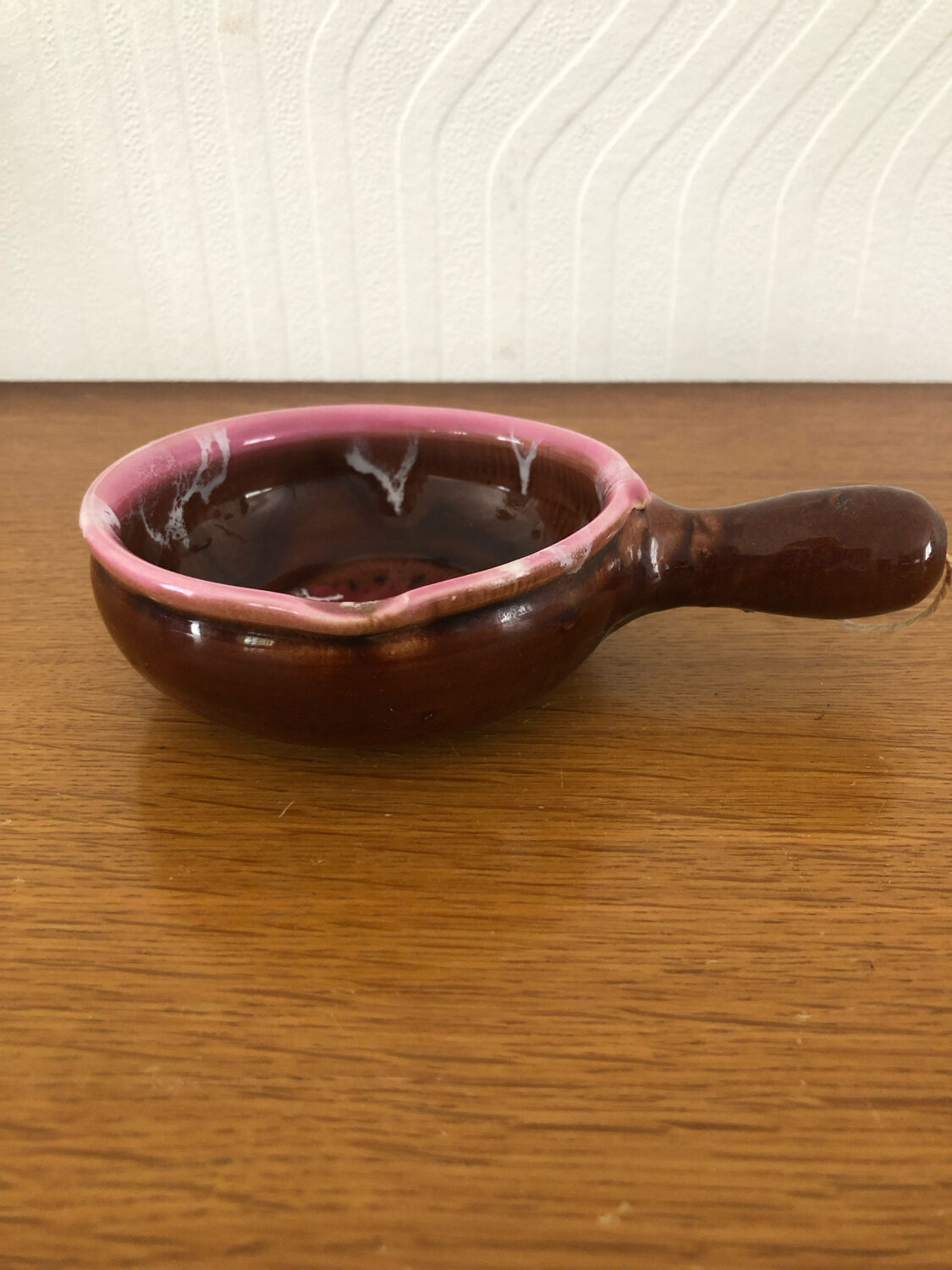 Brown and pink glazed terracotta caquelon