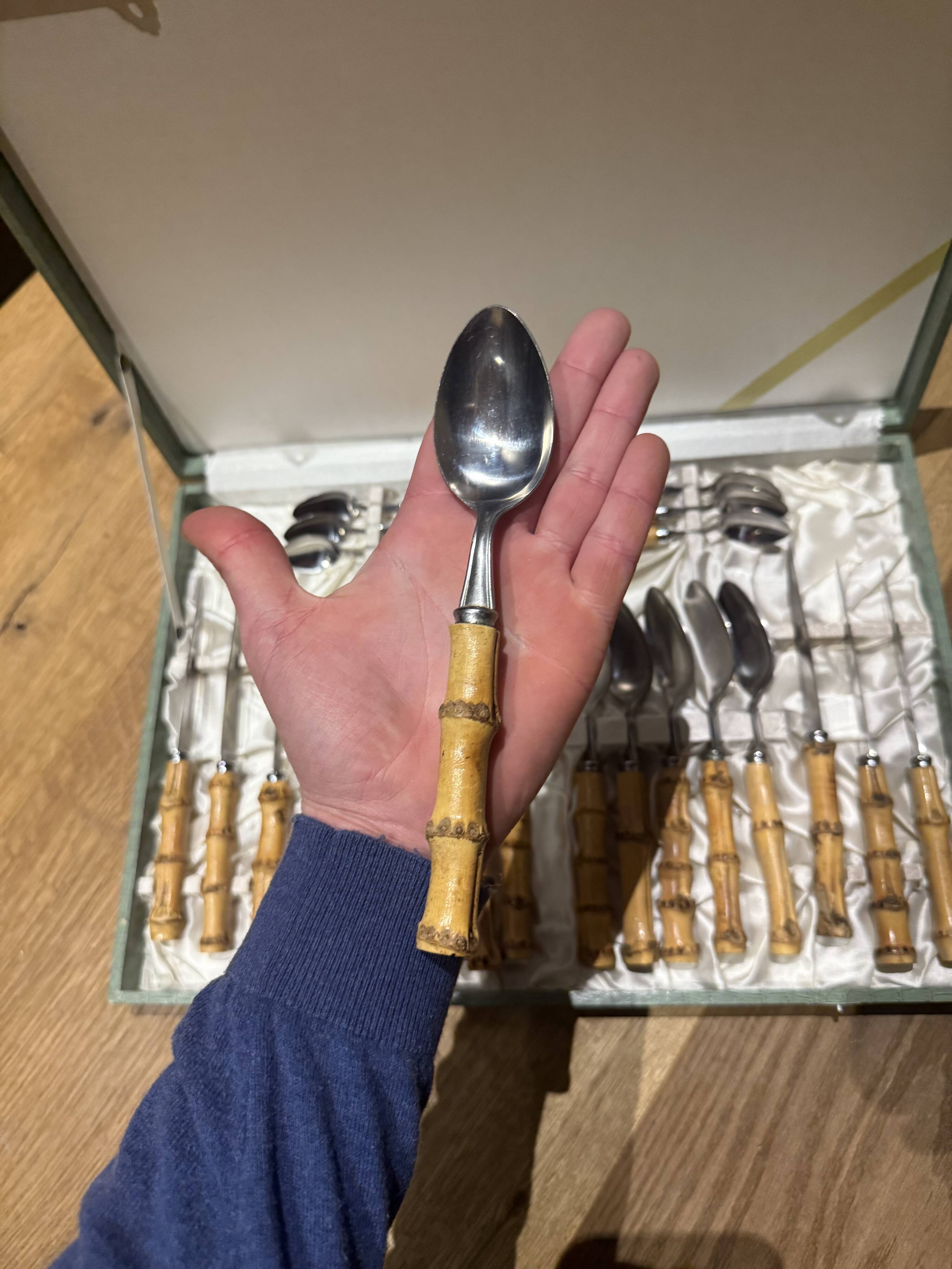 24-piece bamboo cutlery set