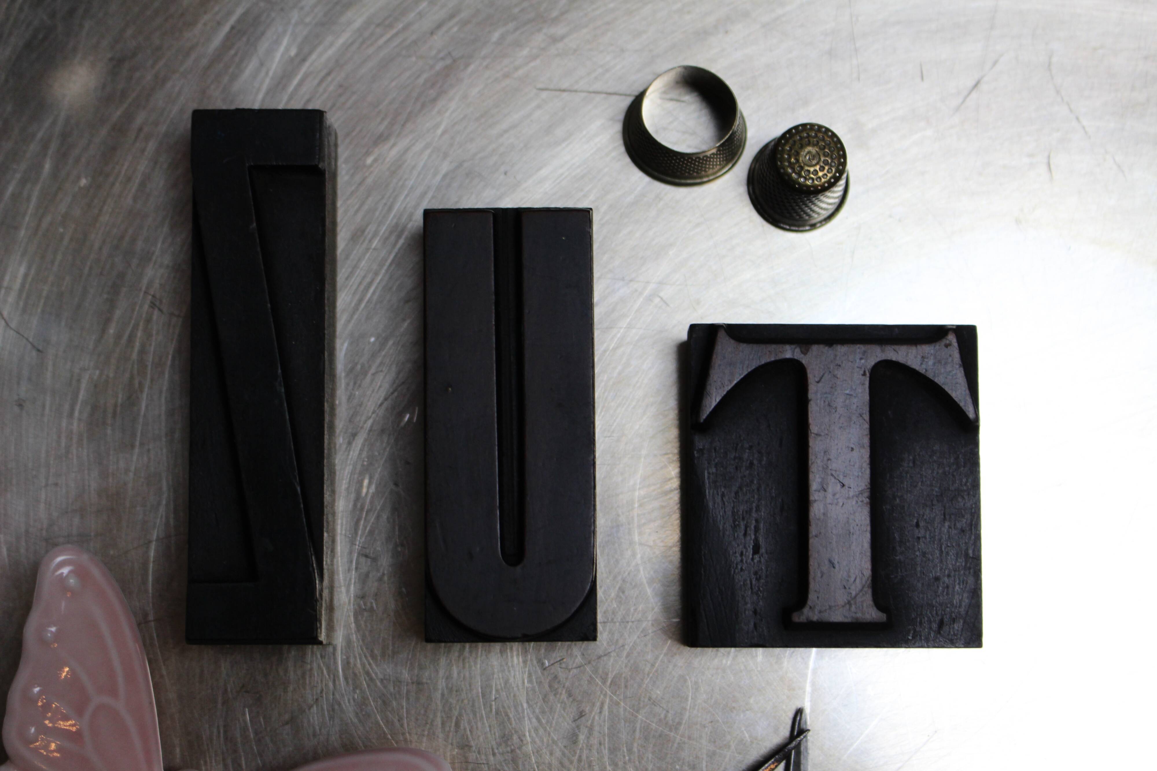 "zut" in wooden printing letters