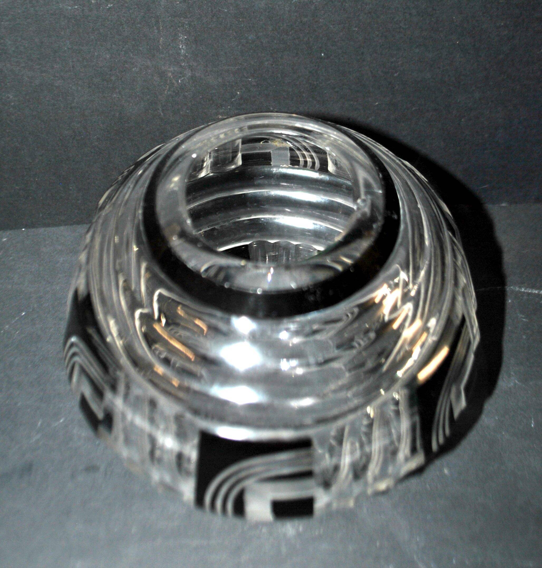 Art Deco round vase in black overlay crystal 1930-1940 Val Saint Lambert?