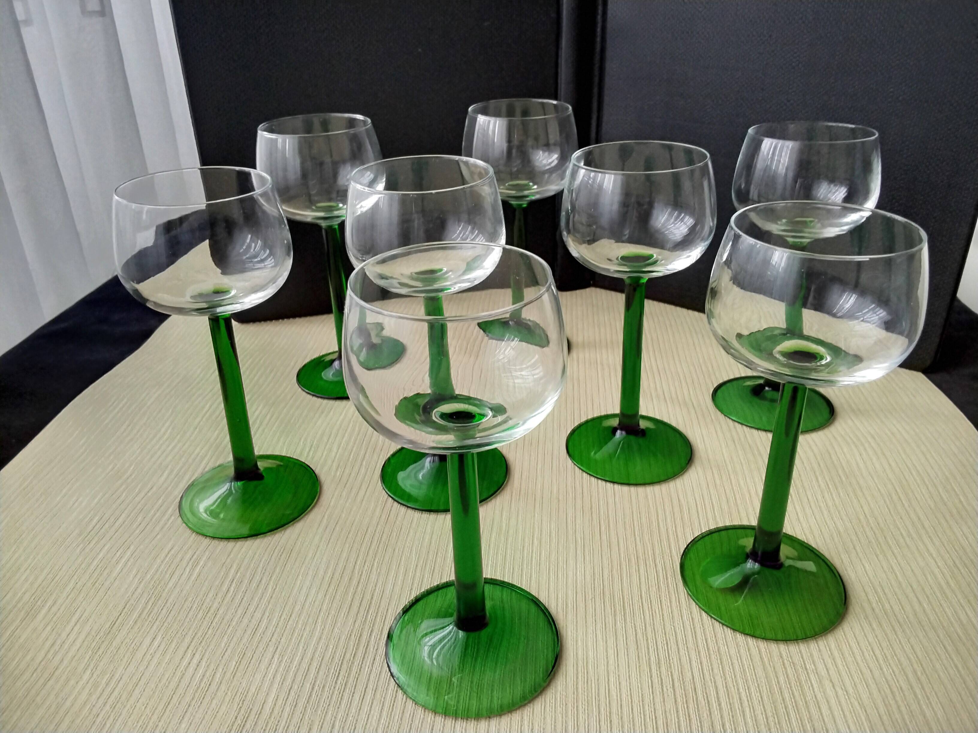 8 Alsatian white wine glasses in plain glass