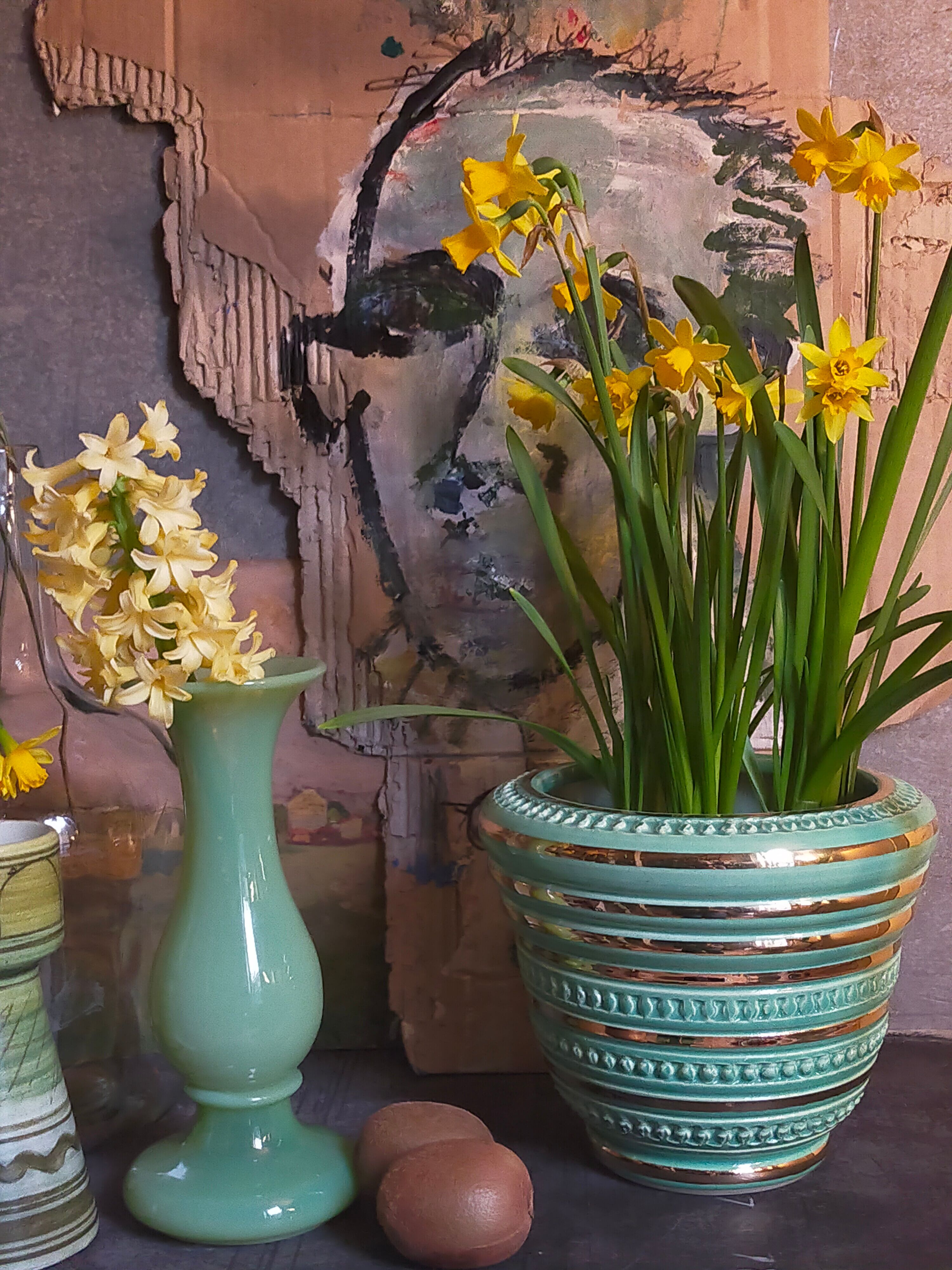 Ceramic pot cover in Art-Deco slurry