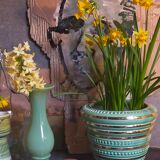 Ceramic pot cover in Art-Deco slurry