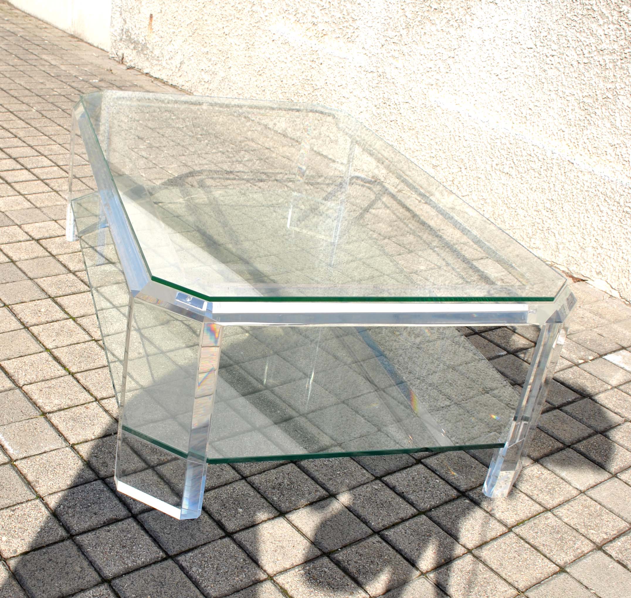 Modernist coffee table in glass and plexiglass altuglas design David Lange 1980
