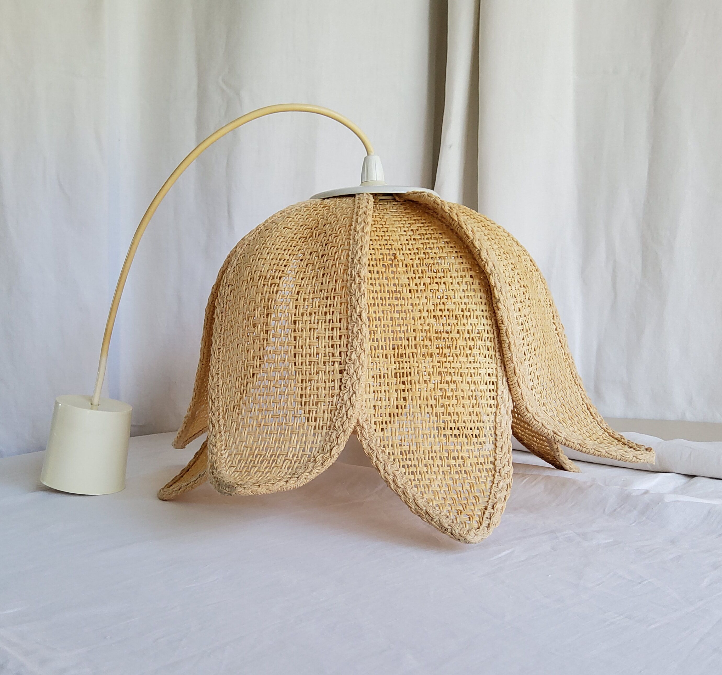 Vintage petal suspension