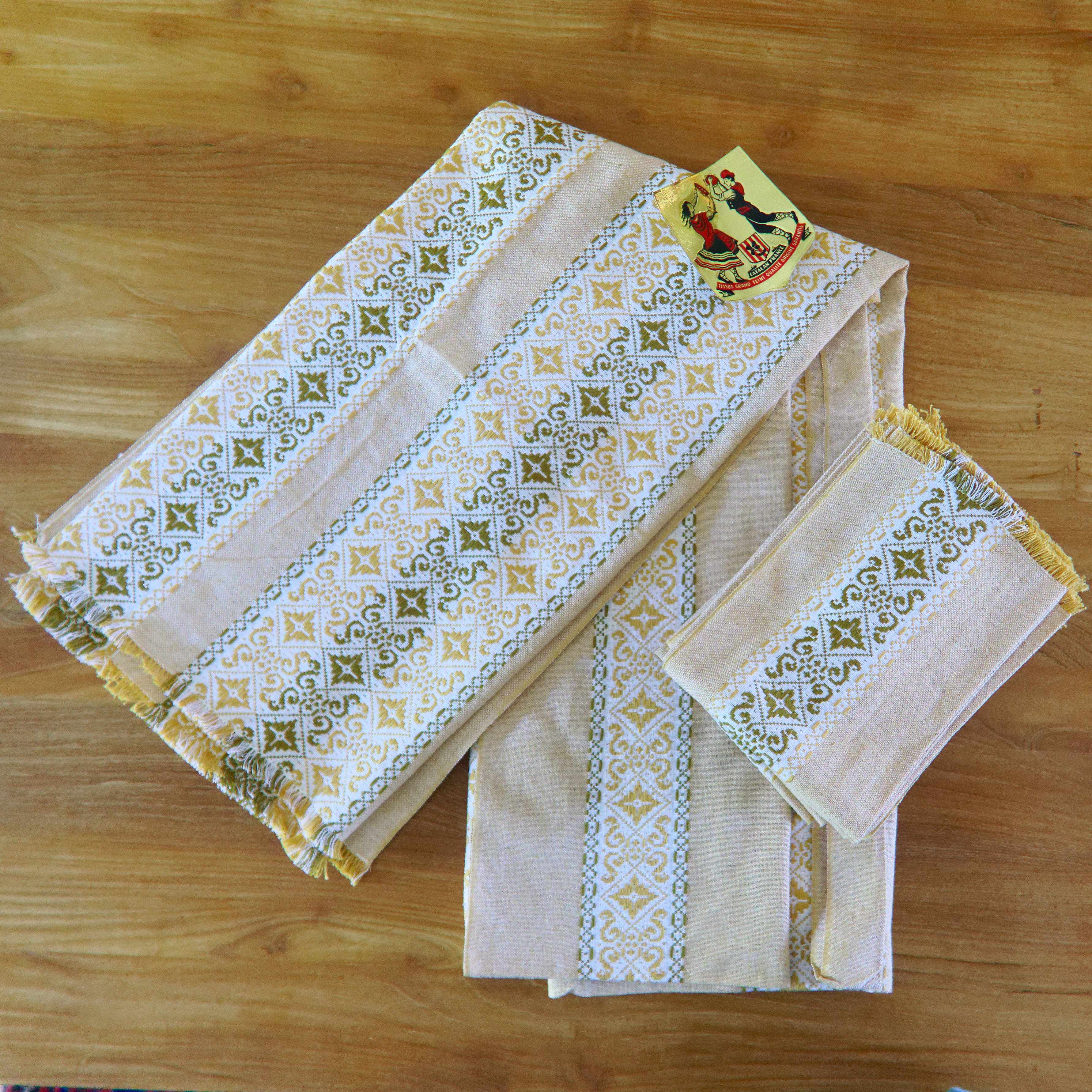 Rectangular Catalan tablecloth 12 vintage cutlery