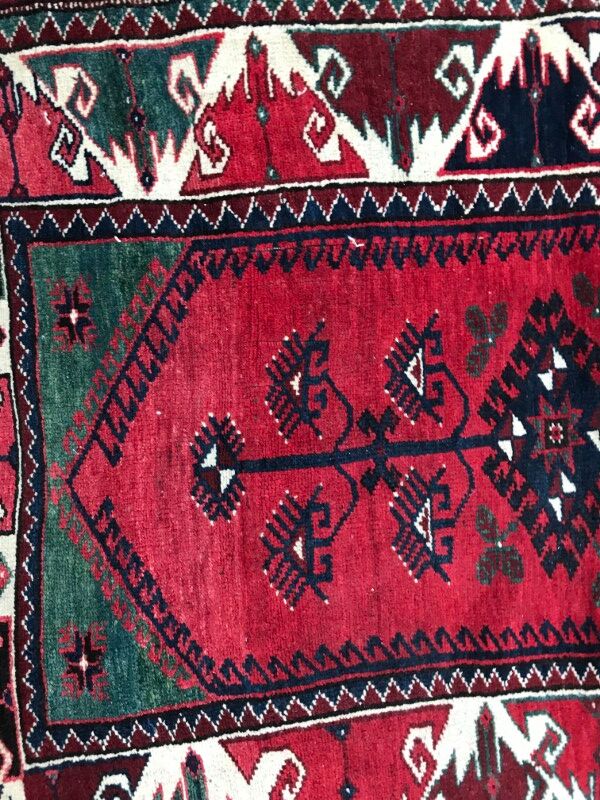 Carpet vintage Turkish Anatolian Konya done hand 120 X 145 CM