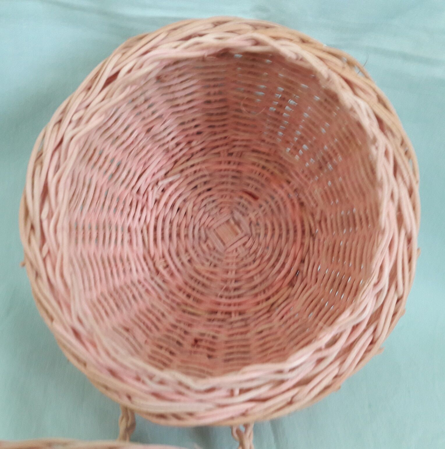 Wicker apple box