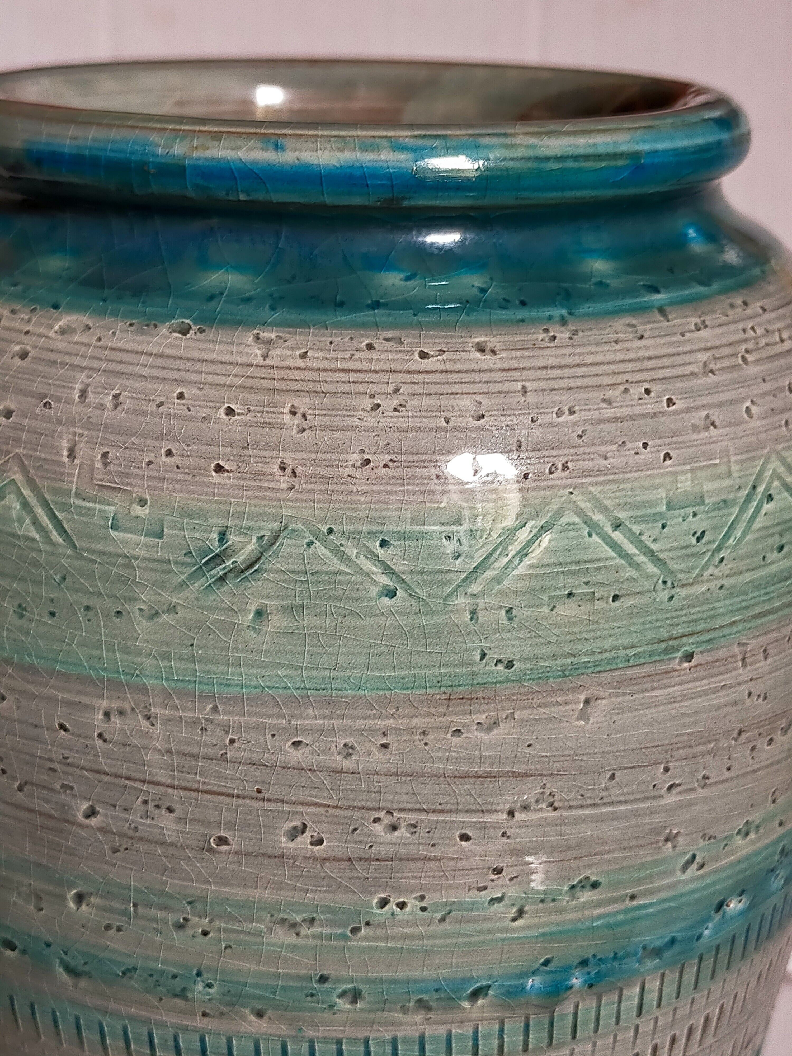 Ceramic vase scarified with gray-blue enamel
