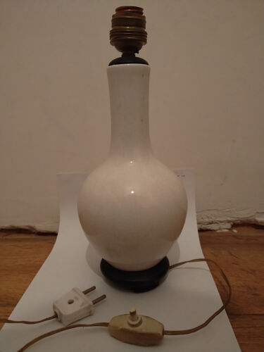 White ceramic table lamp